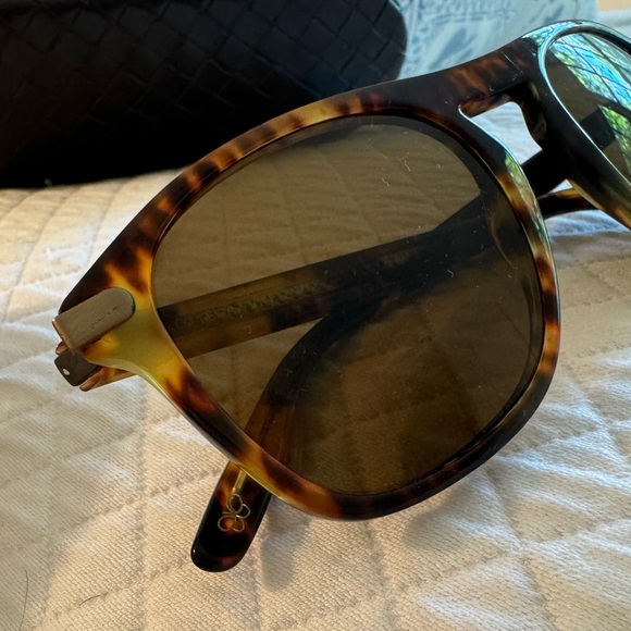 Bottega Veneta tortoise sunglasses - Picture 6 of 7